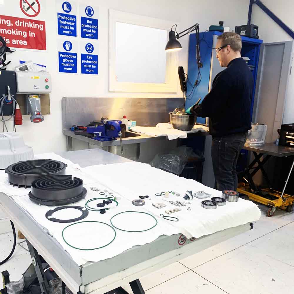 asynt-vakuumpumpen-wartung-service-diagnose-labor image 2