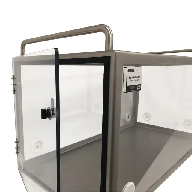 asynt-bespoke-laborgeh-use-sicherheitsgeh-use-ma-gefertigt image 1