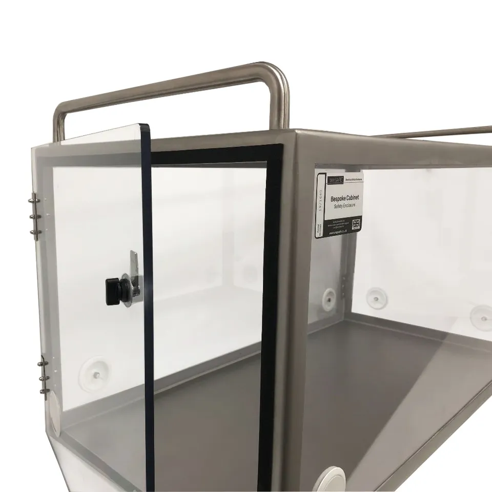 asynt-bespoke-laborgeh-use-sicherheitsgeh-use-ma-gefertigt image 1