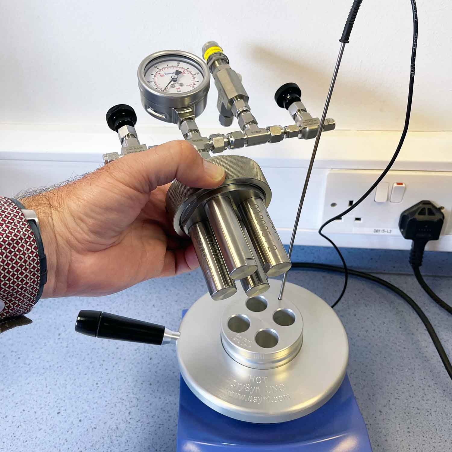 asynt-quadracell-hochdruckreaktor-4-fach-10-ml-reaktor image 5